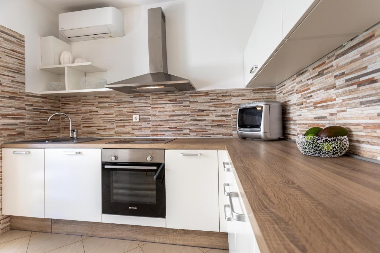 Apartments House Barbara Kornić Zewnętrze zdjęcie
