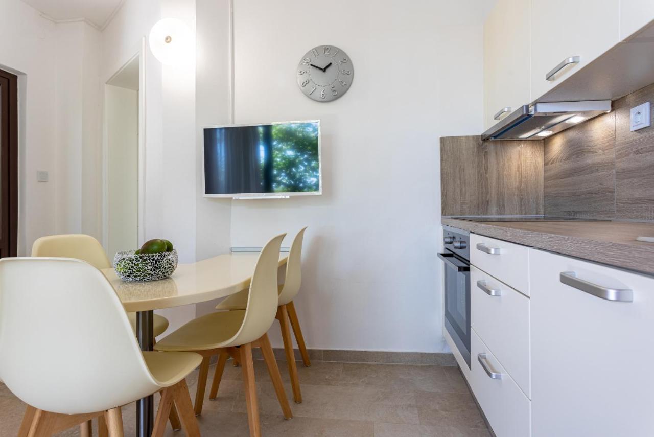 Apartments House Barbara Kornić Zewnętrze zdjęcie